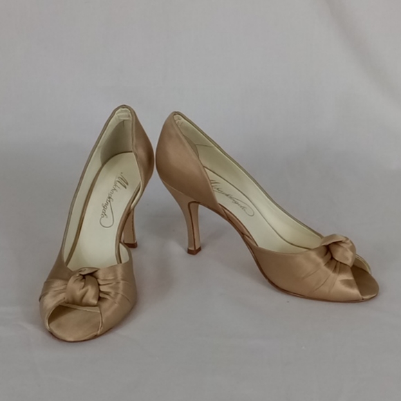 Michaelangelo -Knox- Cream satin heels. Size 7B - Picture 1 of 8